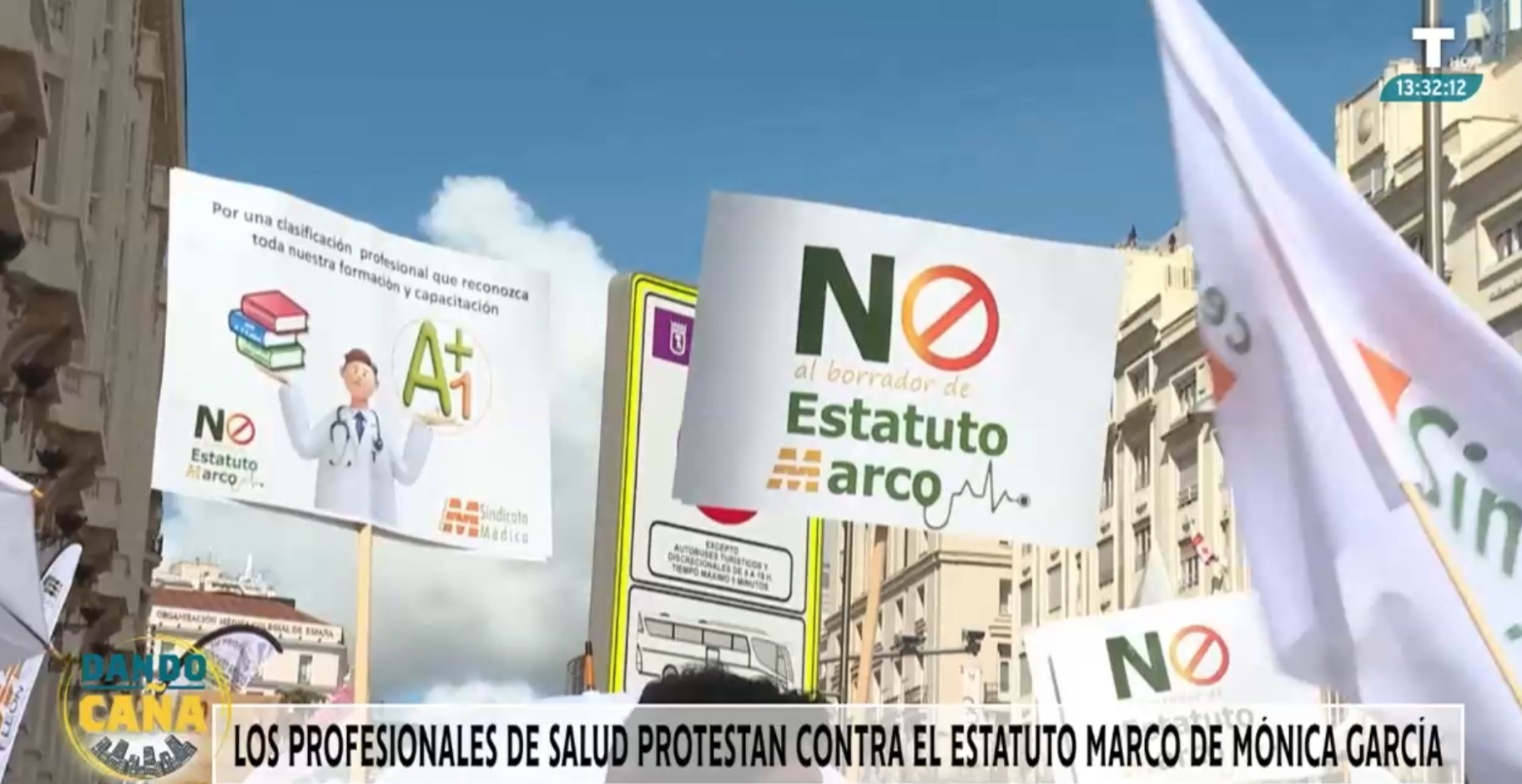 Protesta de médicos al grito de Mónica García, traidora por el Estatuto Marco