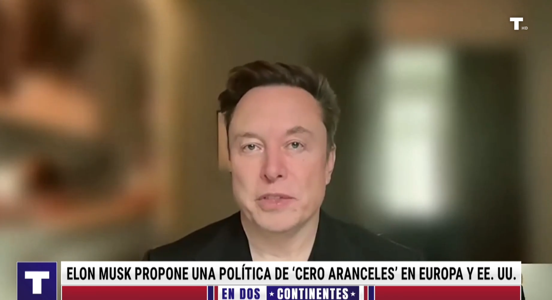 Musk y Peter Navarro, a ladrillazo limpio