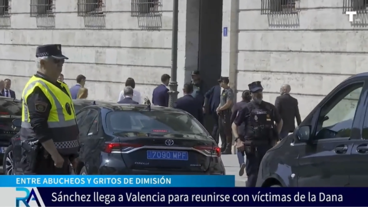 Sánchez regresa a Valencia entre abucheos y promesas a las víctimas de la Dana