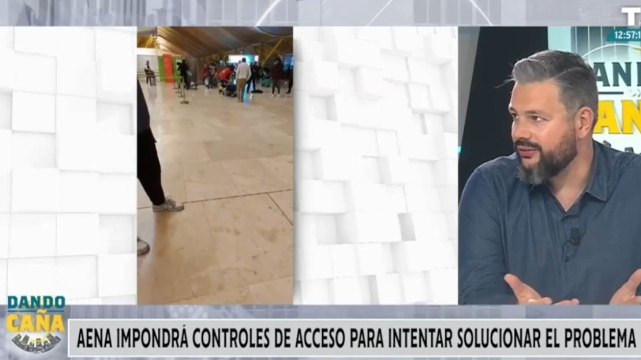 El Gobierno dispersa a los ilegales de Barajas para simular que ha solucionado el caos