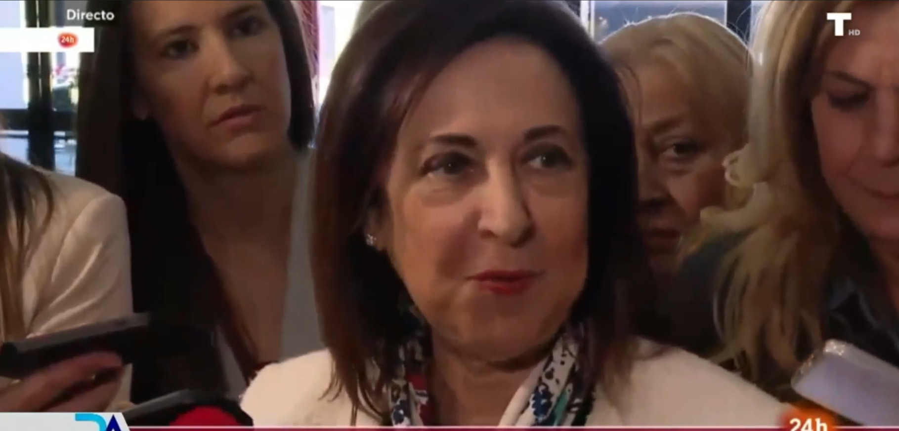 Sánchez llama ‘pájara’ a Margarita Robles pero la ministra hace oídos sordos