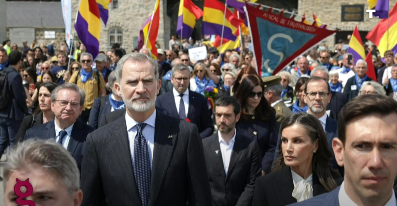 ¿Por qué se presta el Rey a los juegos del Gobierno con la memoria histórica?