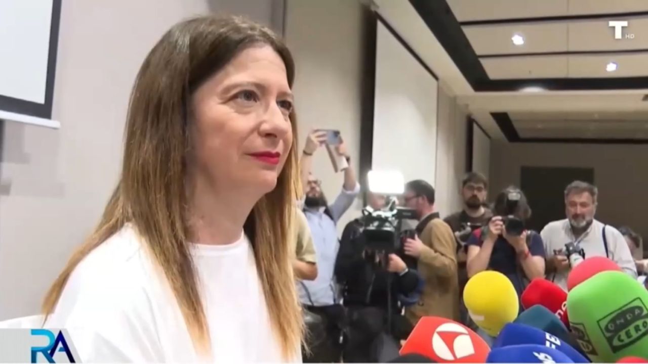 El PSOE usa contratos opacos para ocultar que Leire Díez trabaja para ellos