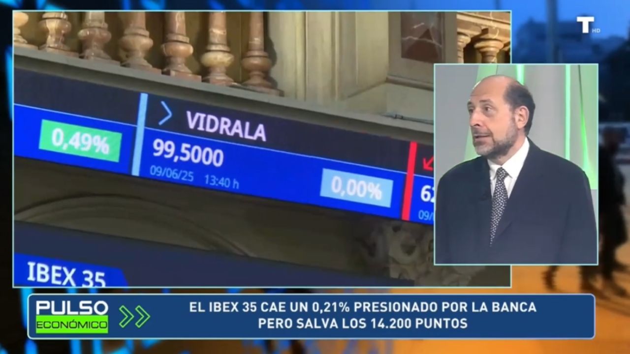 El Ibex 35 cae un 0,21% presionado por la banca