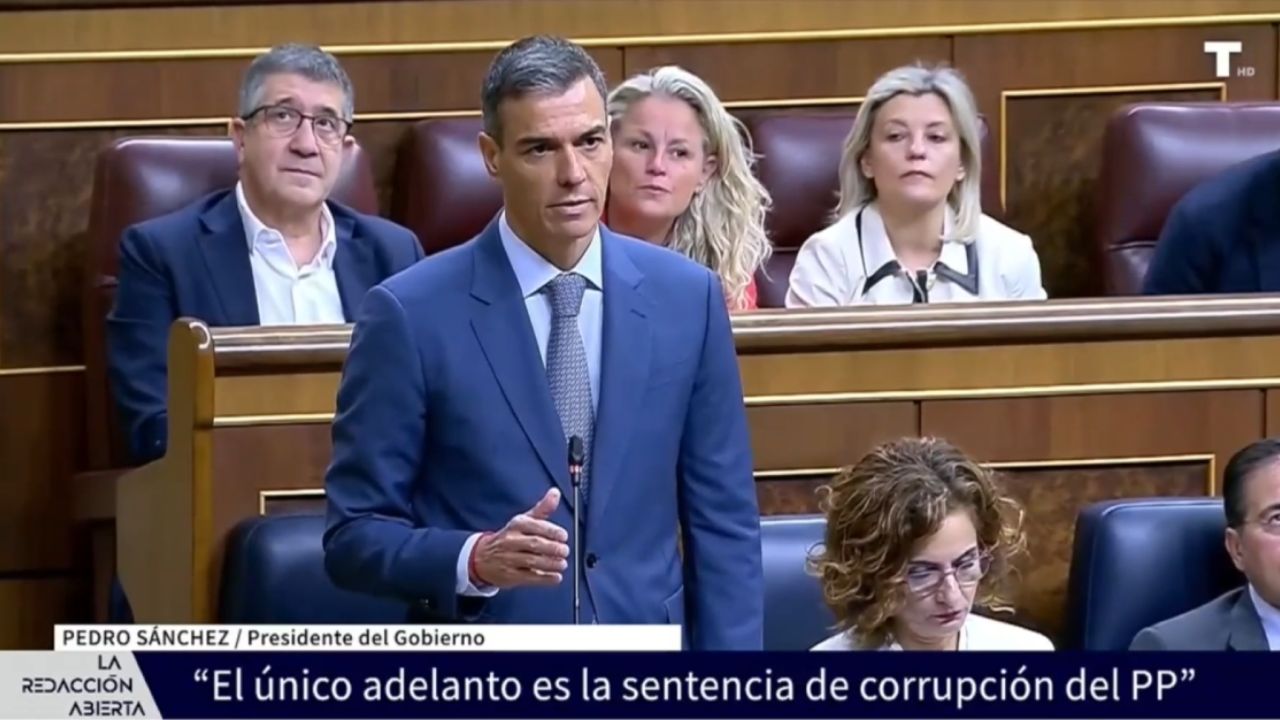 Gritos de «dimisión» a Sánchez en su primera sesión de control tras el escándalo de Santos Cerdán