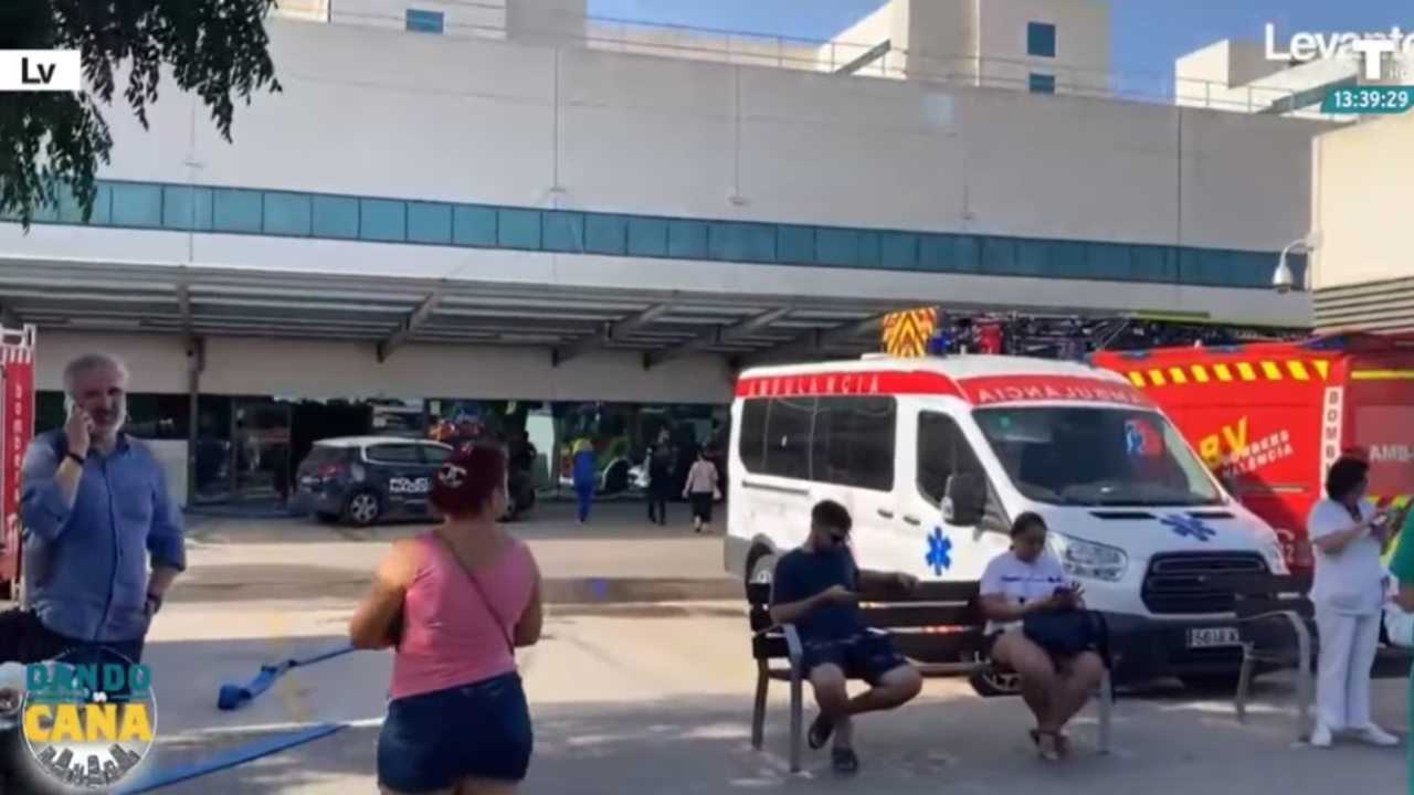 Incendio intencionado en el hospital La Fe de Valencia en la planta de psiquiatría