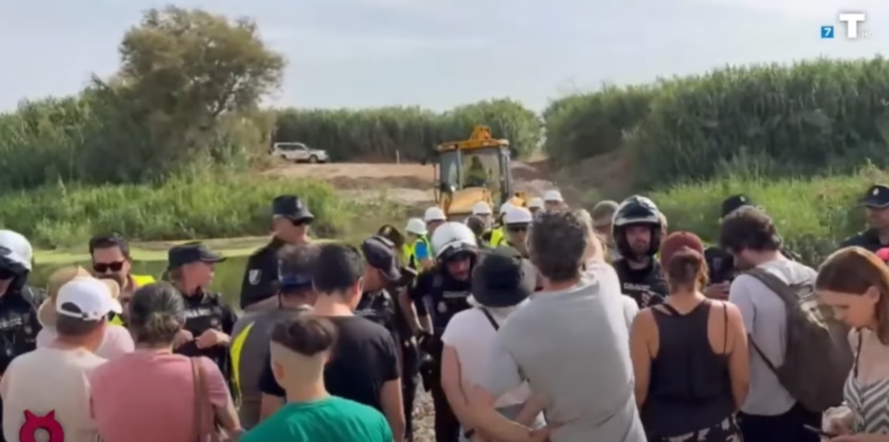 Los malagueños de Vega de Mestanza se rebelan contra la Junta y el Gobierno