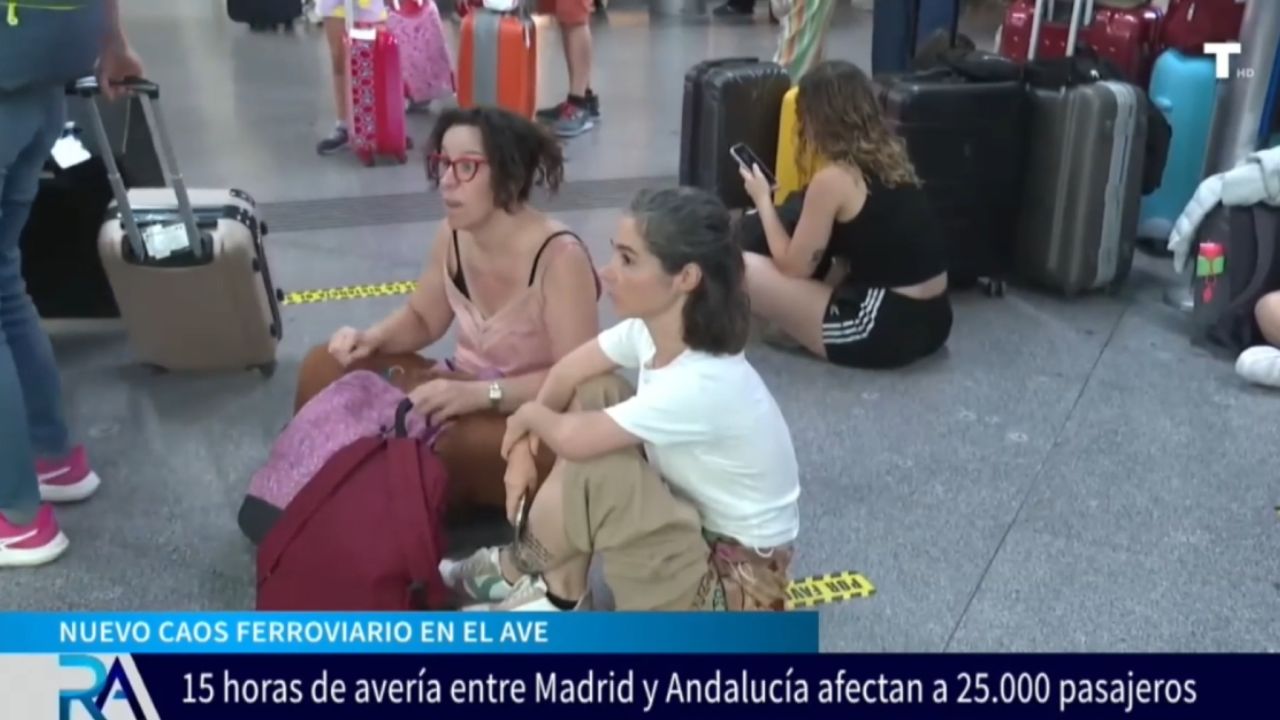 Viajar en TREN en España se ha convertido en una PESADILLA: 15 horas de avería entre Madrid y Andalucía