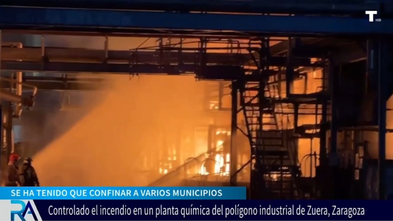 Controlado el incendio en una planta química de Zuera, Zaragoza