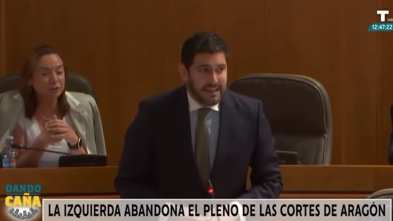 Rabieta de Podemos con Alejandro Nolasco (VOX) en un pleno muy bronco en Aragón
