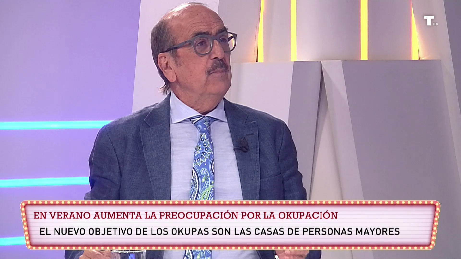 ¿Solución a la okupación? Javier Borrego: «Facilite el acceso a la vivienda, construyan vivienda social»