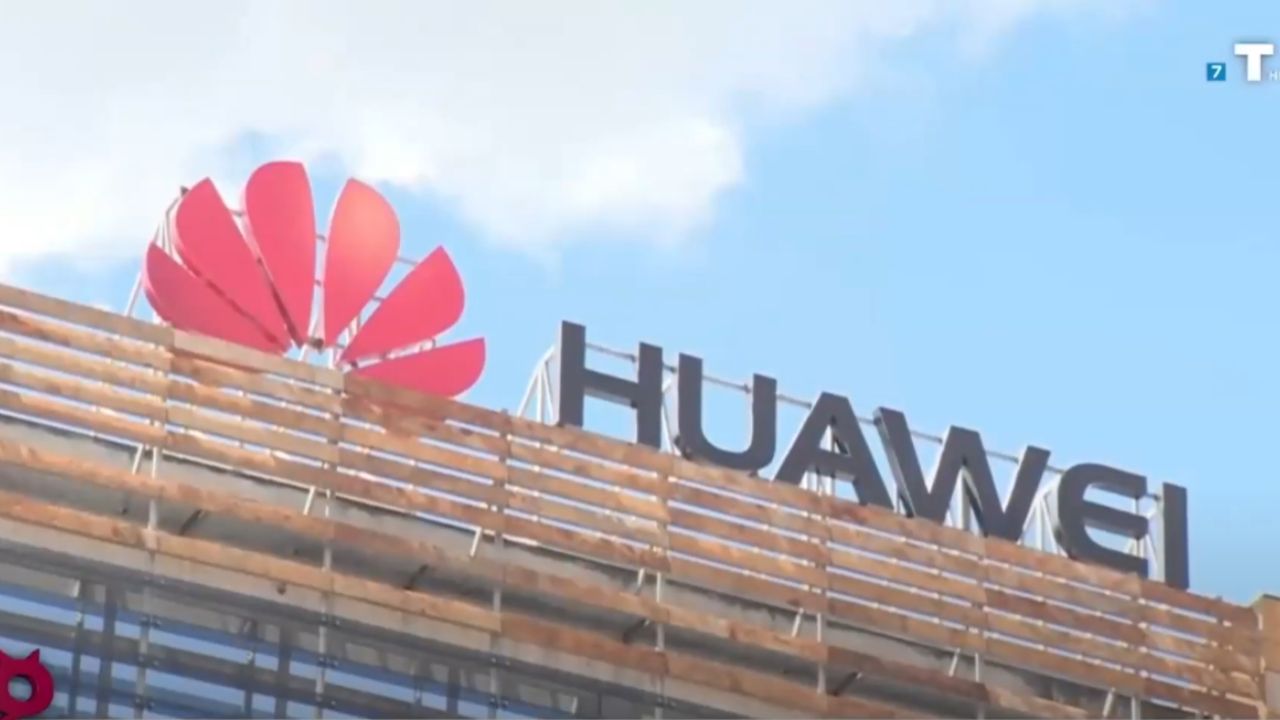 La Comisión Europea arremete contra el Gobierno de Sánchez por sus millonarios contratos con Huawei