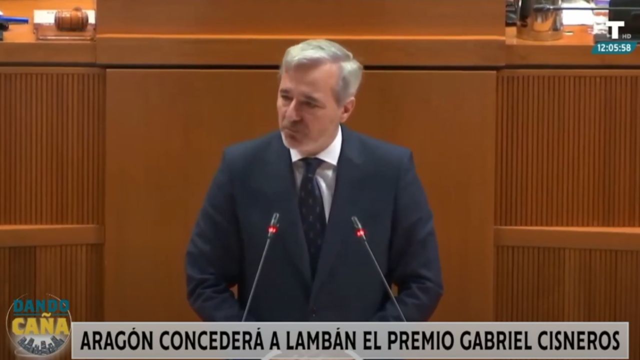 Pilar Alegría convierte al PSOE de Aragón en una secta que no aplaude al fallecido Javier Lambán 