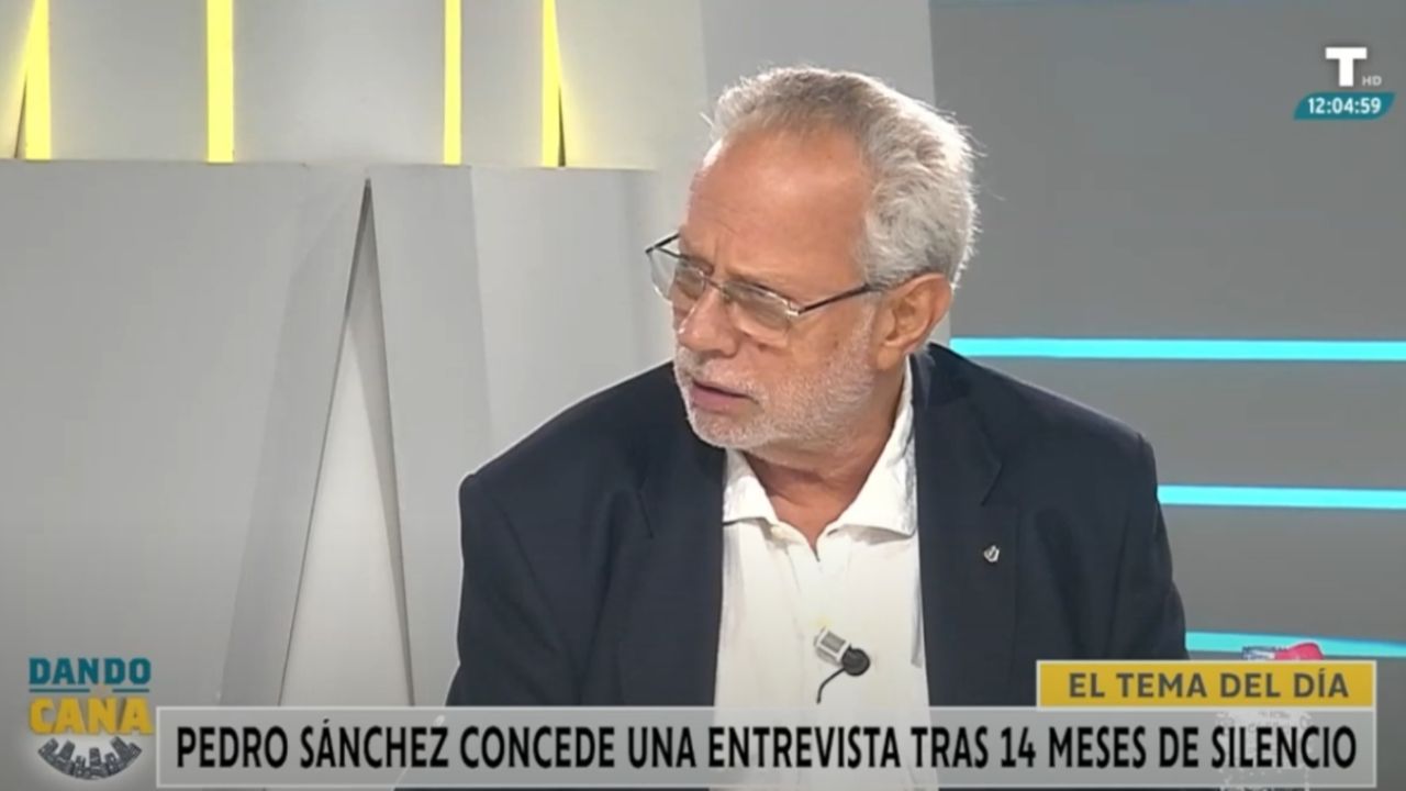 Salvador Illa hace de limpiabotas en su reunión con el fugado Puigdemont