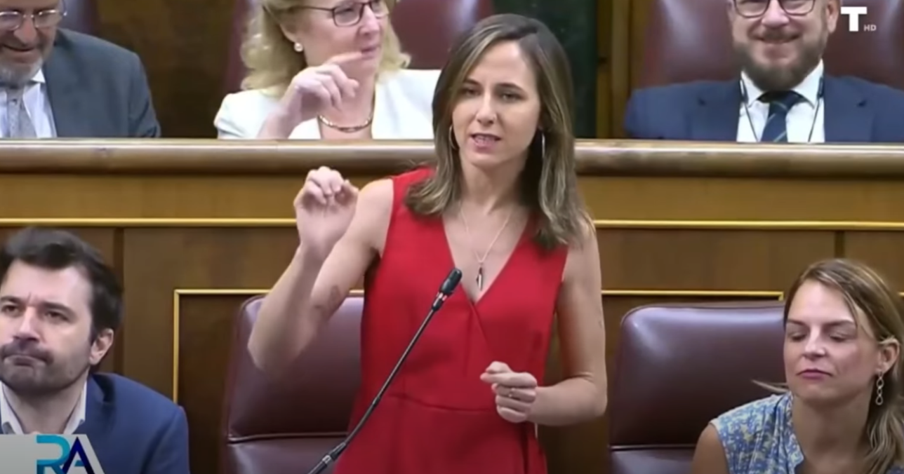 Podemos, experto en «cabalgar contradicciones», vota a favor del embargo de armas