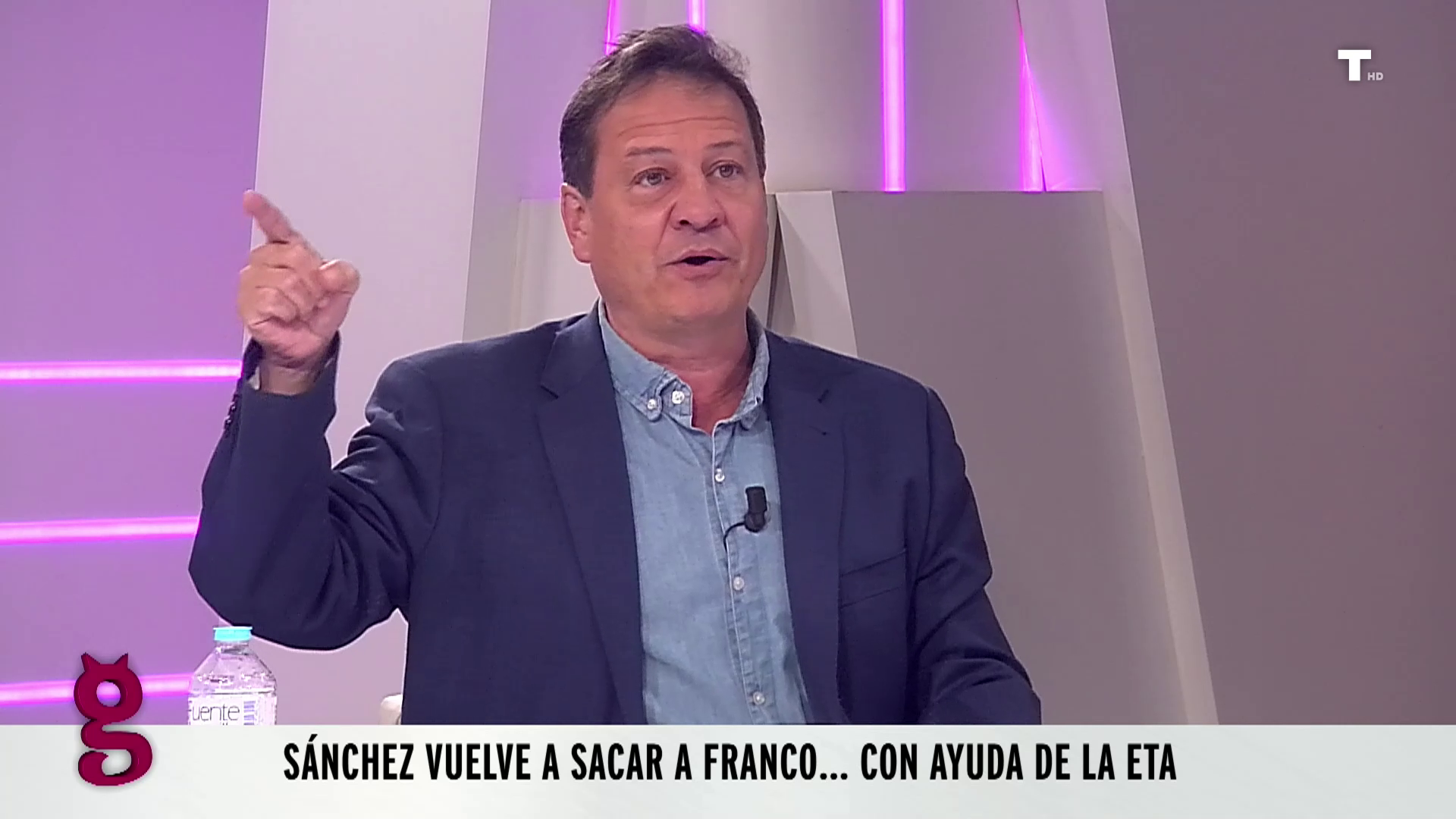 Sánchez decide cambiar la historia tirando placas franquistas