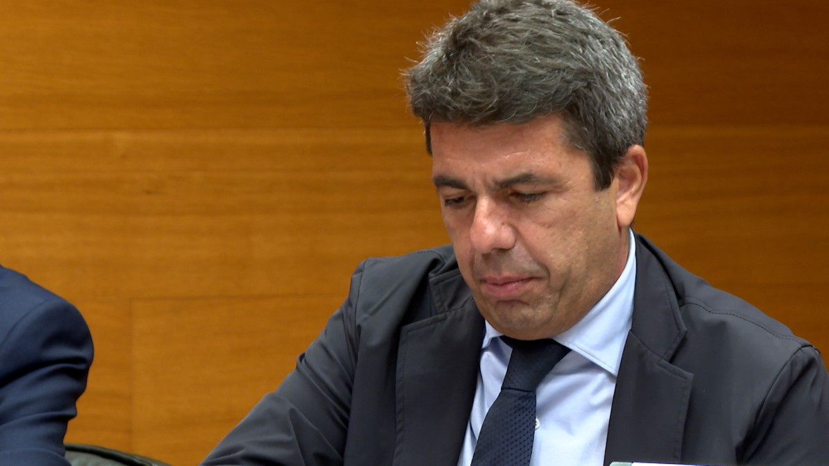 Mazón habla de “machismo” y “sarta de bulos” al ser preguntado por su llegada al CECOPI
