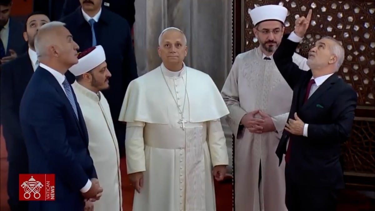 El Papa rechaza rezar en su visita a la Mezquita Azul de Estambul, a diferencia de Benedicto XVI y Francisco