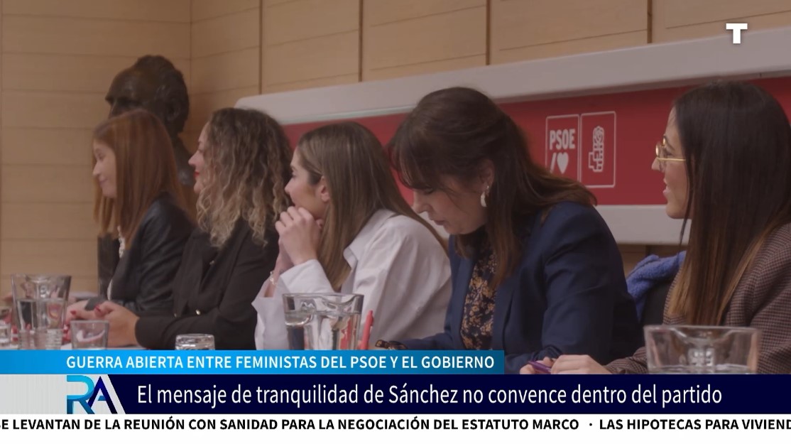 Militantes del PSOE acusan a Sánchez de sacrificar el partido por seguir en Moncloa