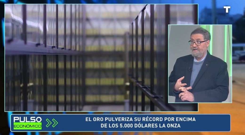 El oro pulveriza su récord por encima de los 5.000 dólares la onza