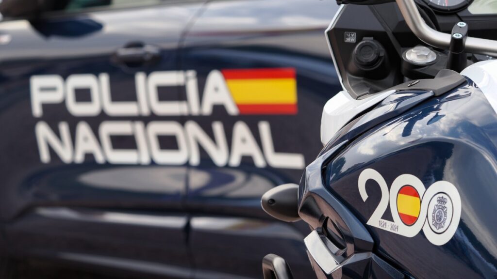 El Gobierno acelera la regularización masiva de migrantes mientras sindicatos policiales alertan del colapso y riesgo para la seguridad