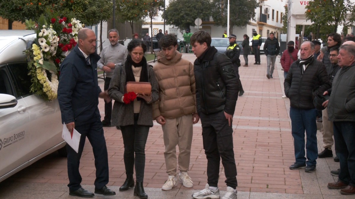 El pueblo vence: Huelva despide a las víctimas de Adamuz con un funeral religioso presidido por los Reyes