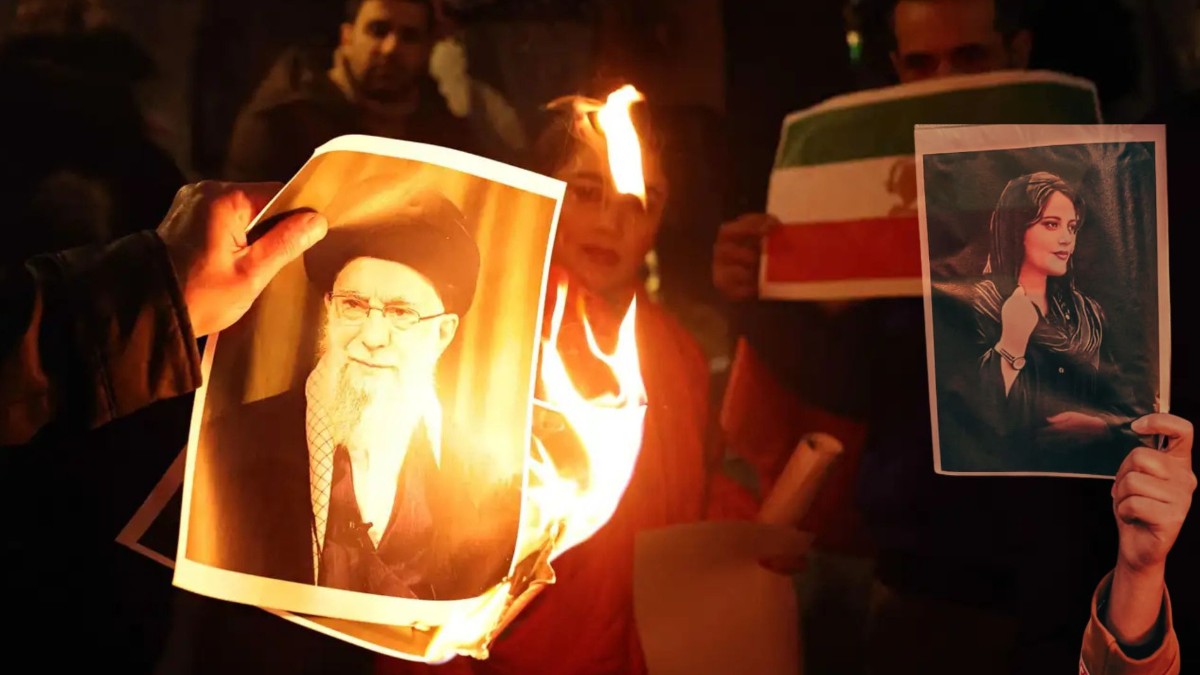 Irán se levanta contra el régimen mientras la represión deja ya centenares de muertos