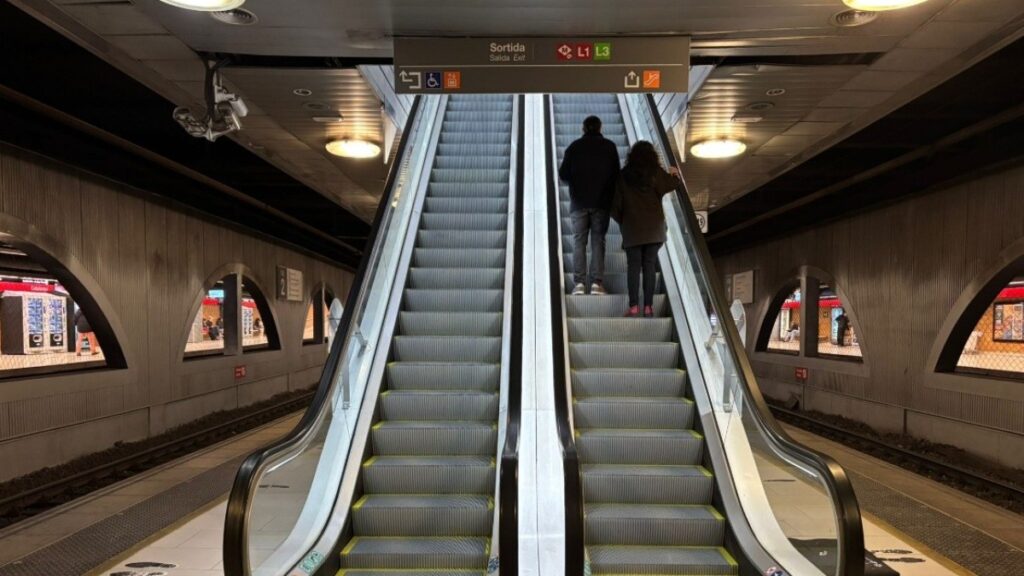 Rodalies recupera de forma progresiva la normalidad tras el accidente de Gelida, aunque persisten retrasos