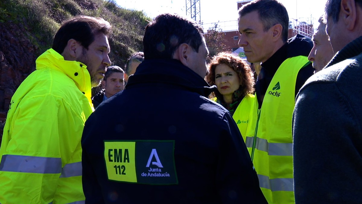 Sánchez visita la zona afectada por el accidente ferroviario de Adamuz
