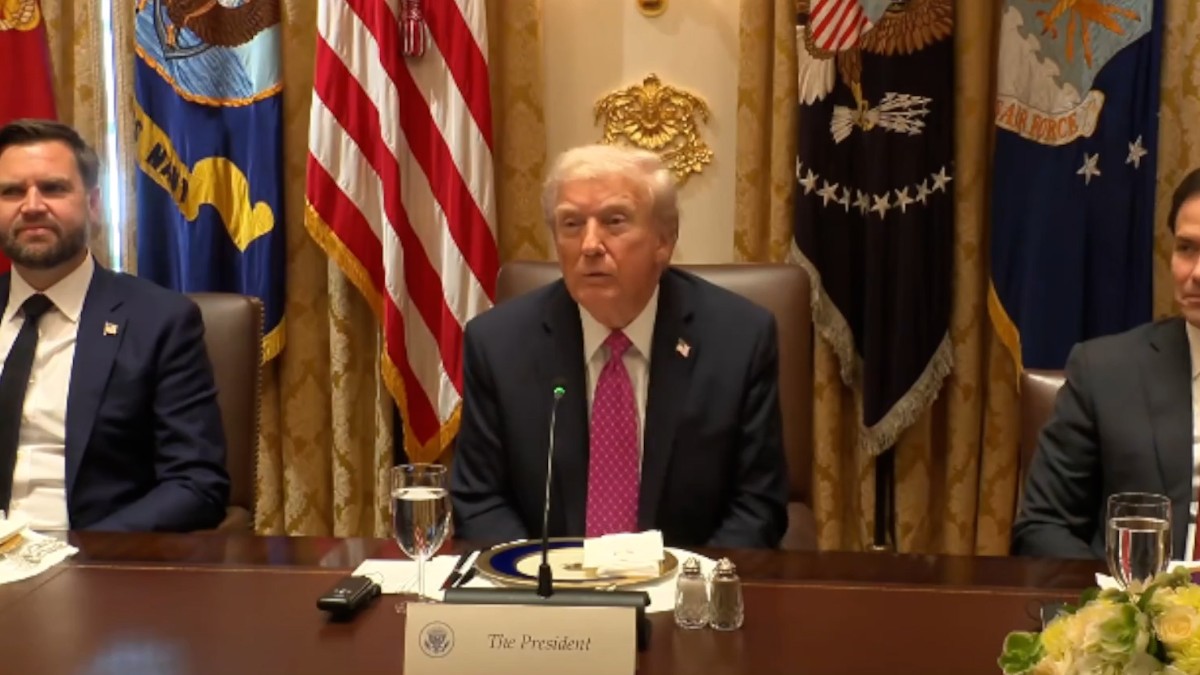 Trump asegura que EE.UU. despliega una “flota enorme” cerca de Irán ante la represión de las protestas