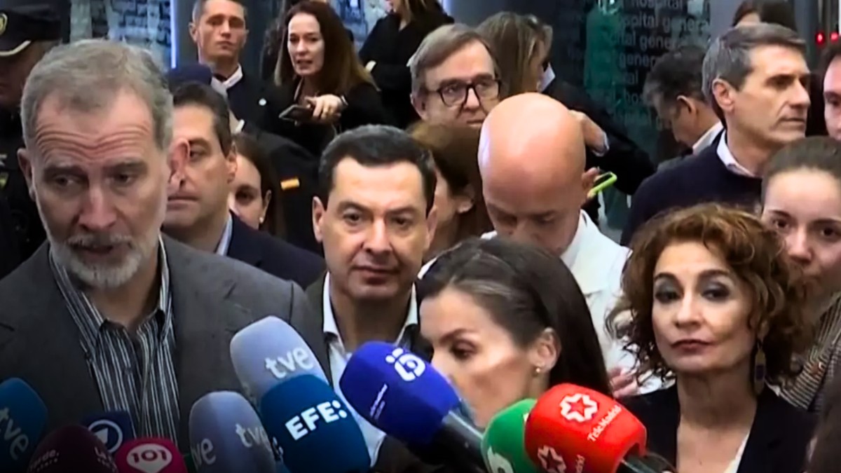 Un vídeo viral muestra a María Jesús Montero abriéndose paso para ...