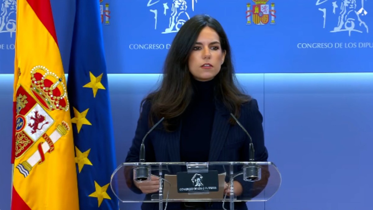 Vox acusa a Feijóo de dar a Sánchez «un balón de oxígeno» «en el peor momento» del PSOE