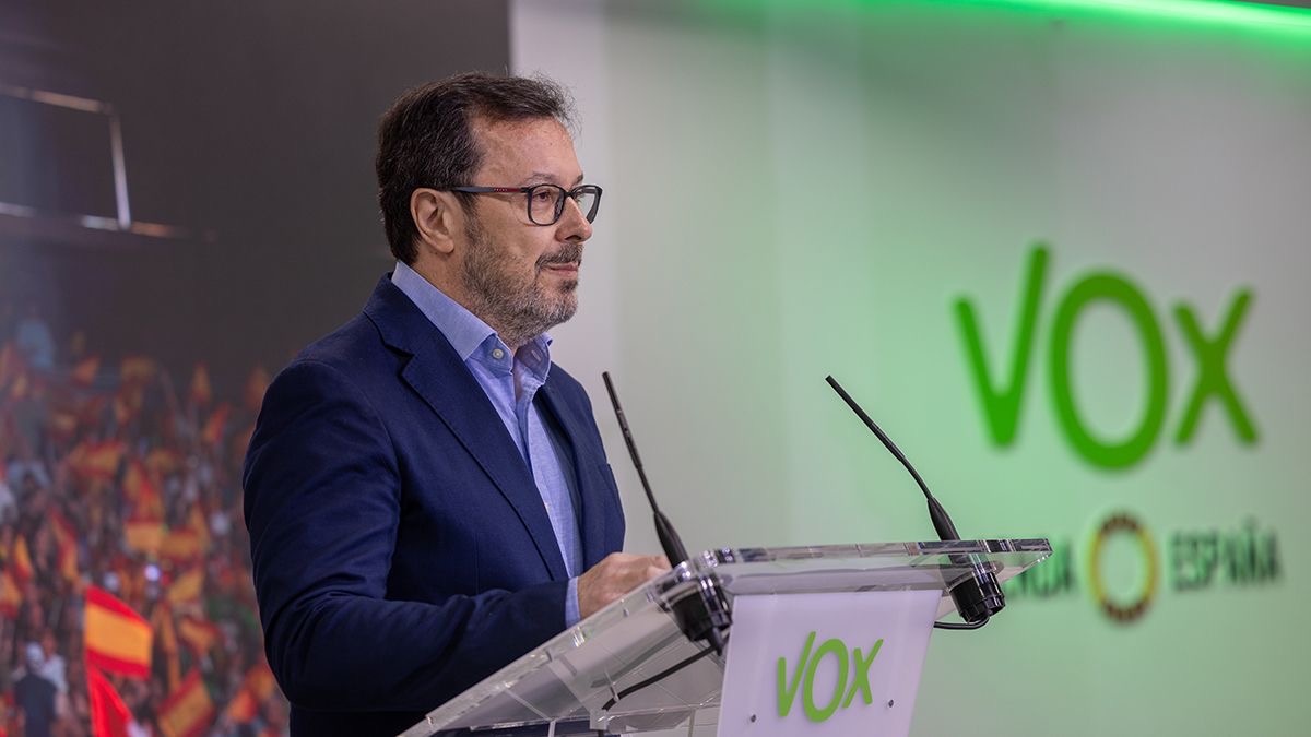 VOX acusa a Feijóo de blanquear a Sánchez con un pacto de Defensa