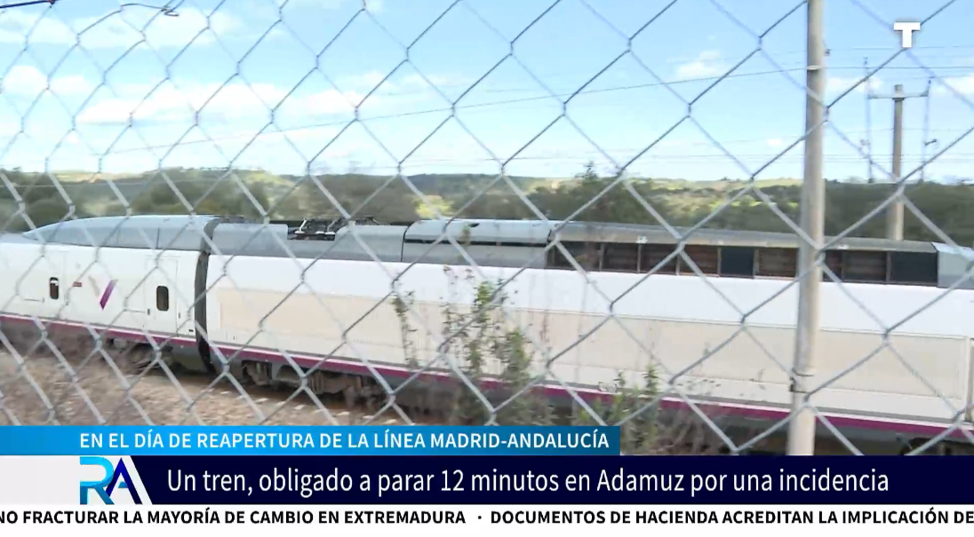 Un tren detenido en Adamuz reabre las heridas del accidente un mes después