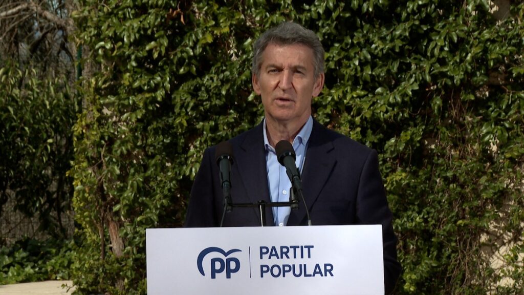 Feijóo pide que Juan Carlos I regrese a España tras la desclasificación del 23-F