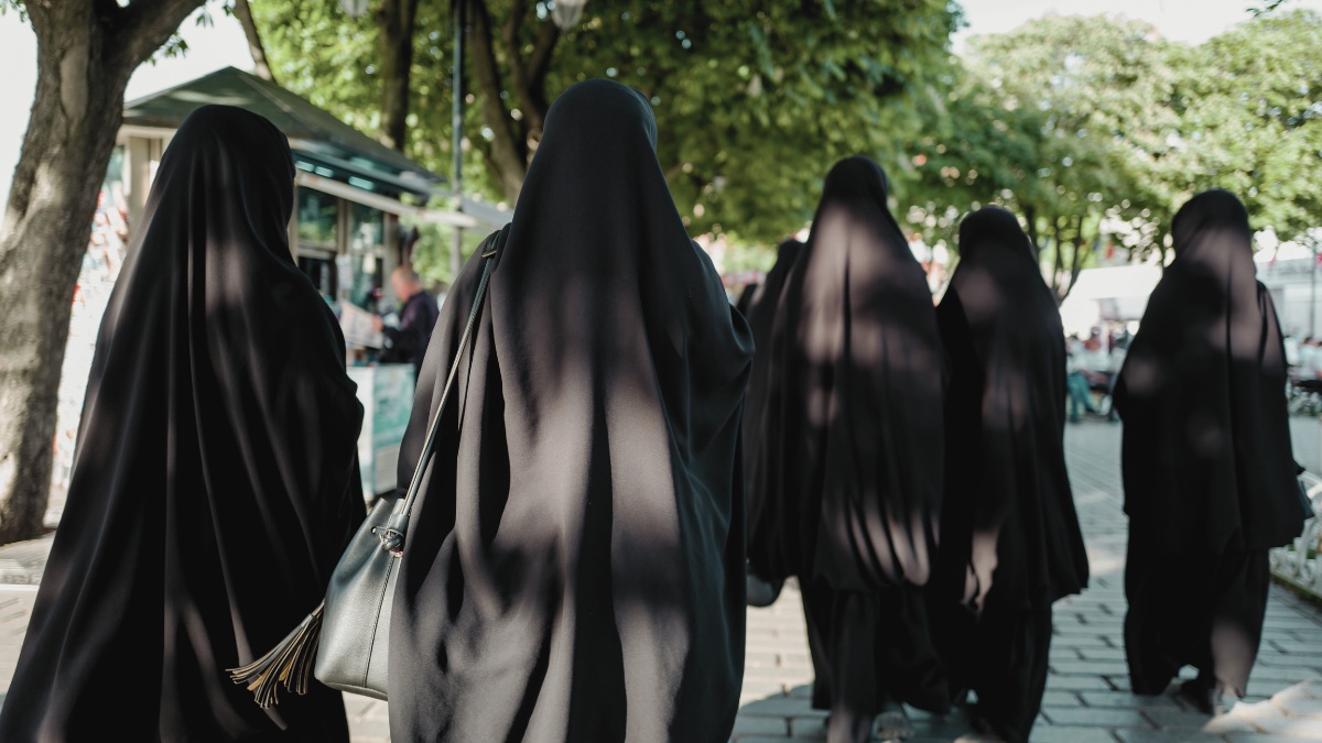 PP y Vox coinciden en la prohibición del burka en pleno pulso electoral