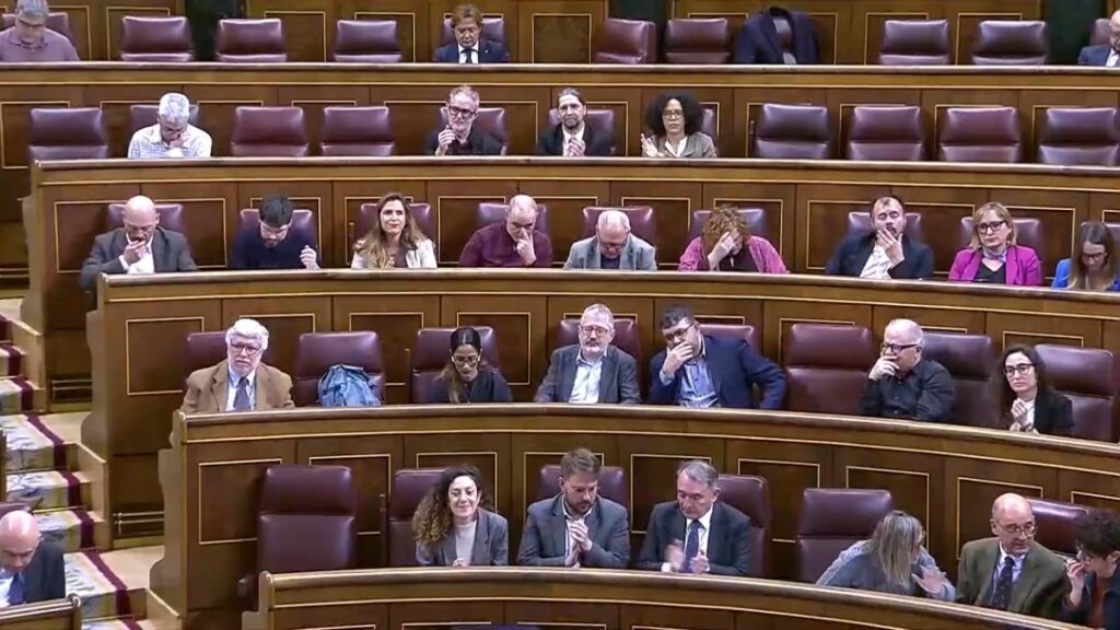 Sumar carga contra X y cuestiona que sea canal institucional del Gobierno