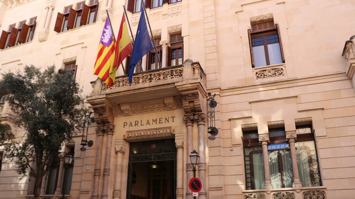 VOX logra que el Boletín Oficial del Parlamento balear vuelva a publicarse en español tras 34 años de exclusión