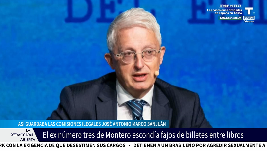 La millonaria biblioteca del ex número 3 de Montero: Fajos de 50 euros libros de derecho tributario
