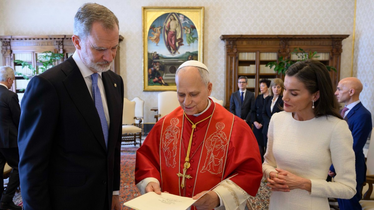 Felipe VI y Letizia abordan con el papa León XIV su visita a España y refuerzan el compromiso por la paz