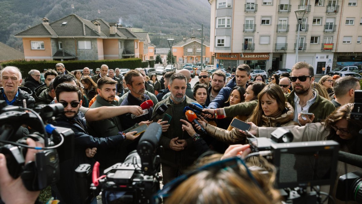 Santiago Abascal pide a Alberto Núñez Feijóo que presente una moción de censura contra Pedro Sánchez