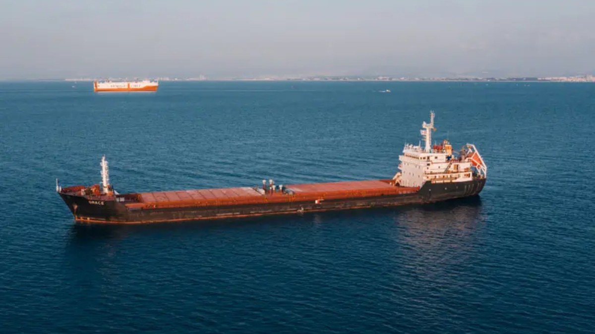 Un general de la Guardia Revolucionaria iraní amenaza con bloquear el estrecho de Ormuz y “prender fuego” a los petroleros