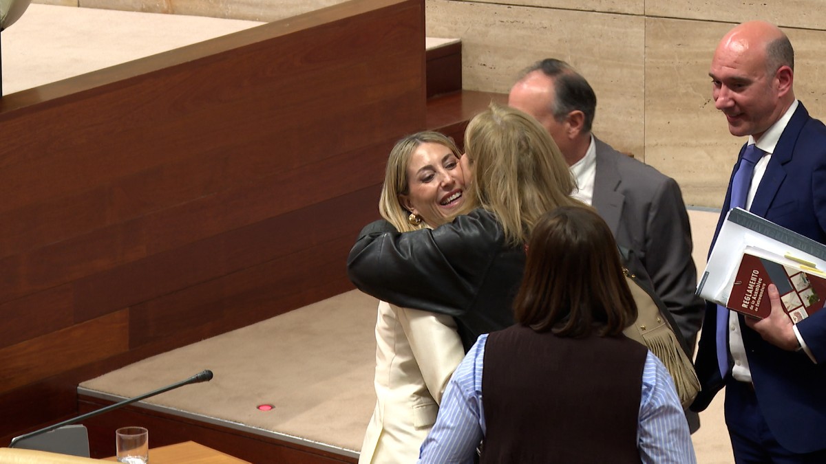Vox tumba la investidura de María Guardiola en Extremadura pero mantiene abierta la negociación con el PP