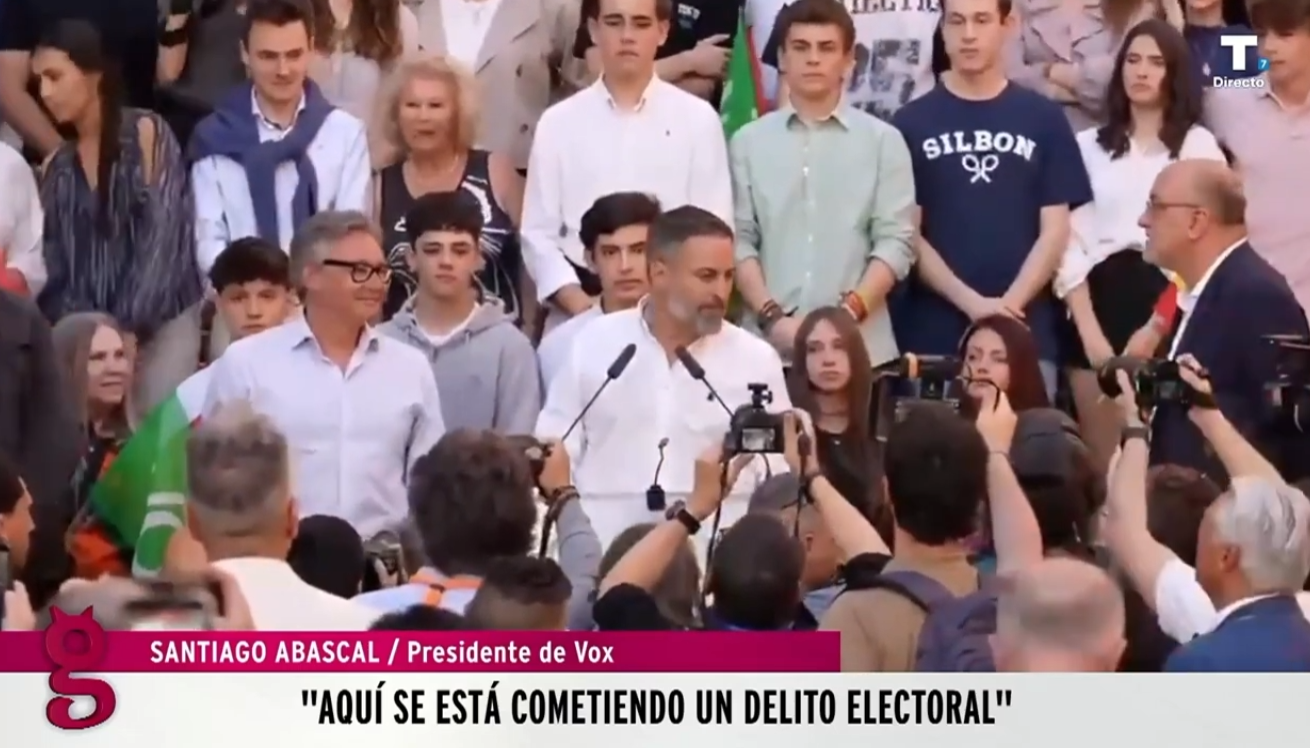 ABASCAL PARALIZA UN ACTO DE VOX ANTE LA VIOLENCIA DE LA EXTREMA IZQUIERDA