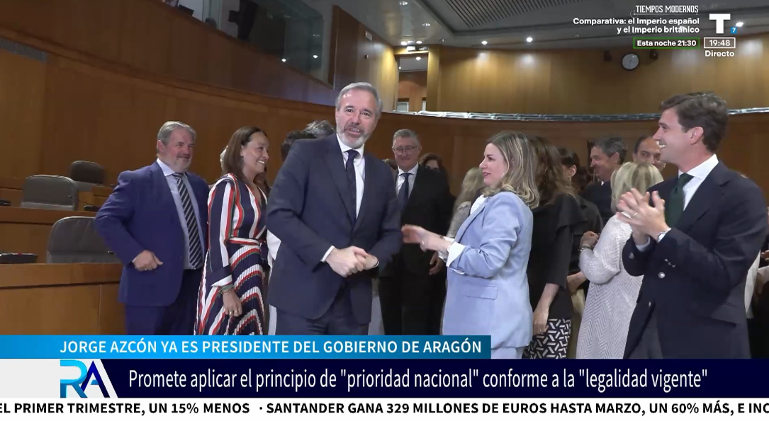 Azcón ya es presidente y ha prometido cumplir los acuerdos con VOX