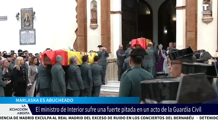 Sonora PITADA a MARLASKA en un acto de la Guardia Civil en Jaén