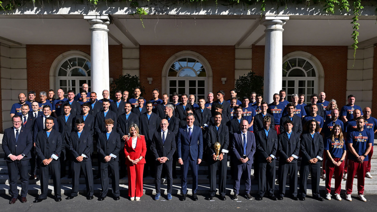 Sánchez recibe a la Selección en La Moncloa tras ganar el Mundial en una recepción blindada