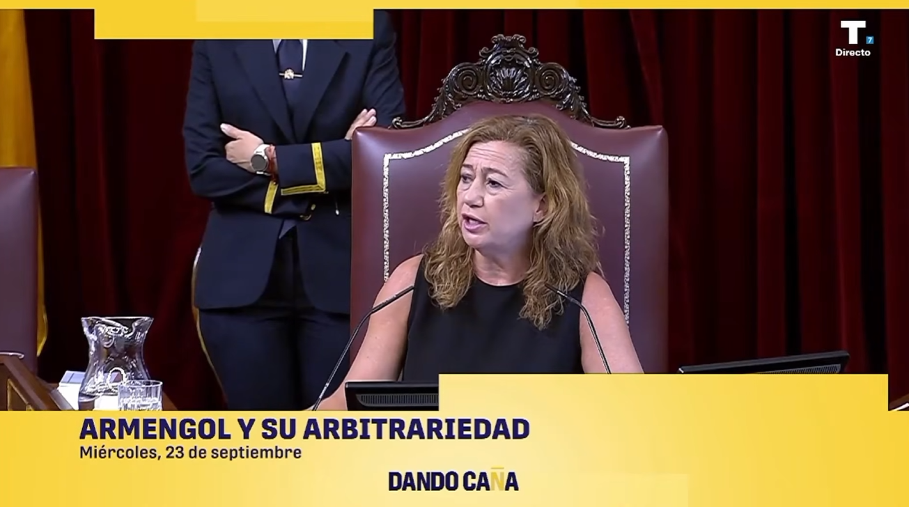 Expulsan a una diputada del PP por mostrar un spray de gas pimienta