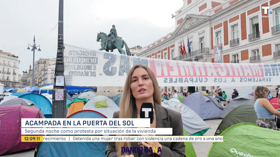 Decenas de personas cortan la plaza de Sol tras el caso Maricarmen