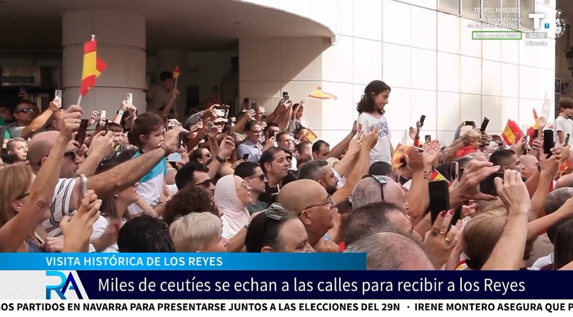 Los Reyes reciben el cariño de miles de ceutíes: “Había una deuda que hoy saldamos”